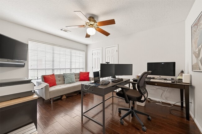 Building Photo - 18526 Fawn Run Ln