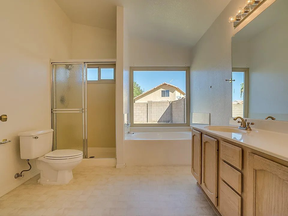 Building Photo - 4512 E Grove Ave