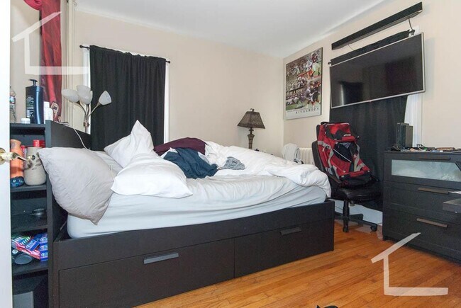 Building Photo - 52 Falkland St