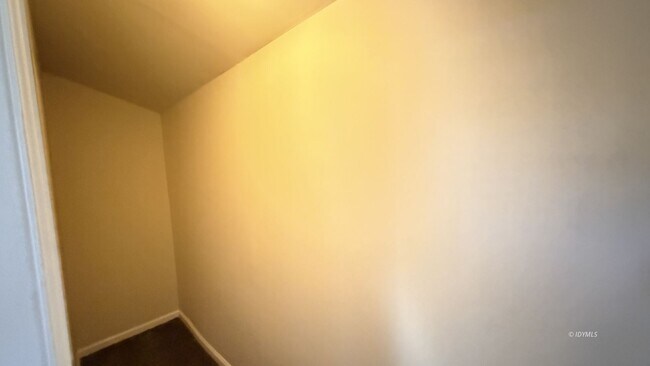 Building Photo - Loft Cabin in Pine Cove