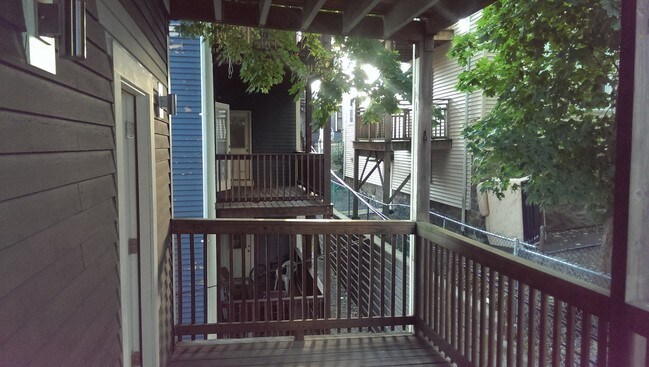 Building Photo - 180 Hillside St