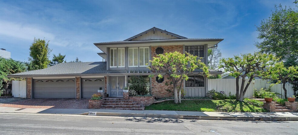 Building Photo - 2324 Banyan Dr