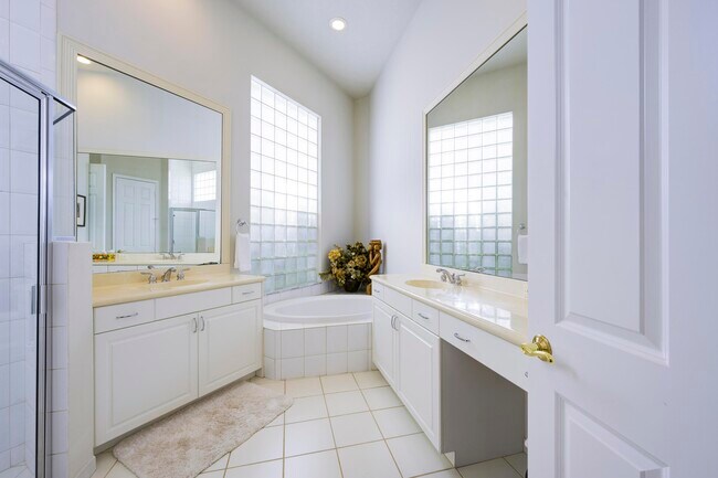 Building Photo - 112 Andalusia Way