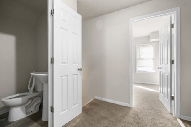 Building Photo - Accepting Section 8! 4 Bed 2 Bath!