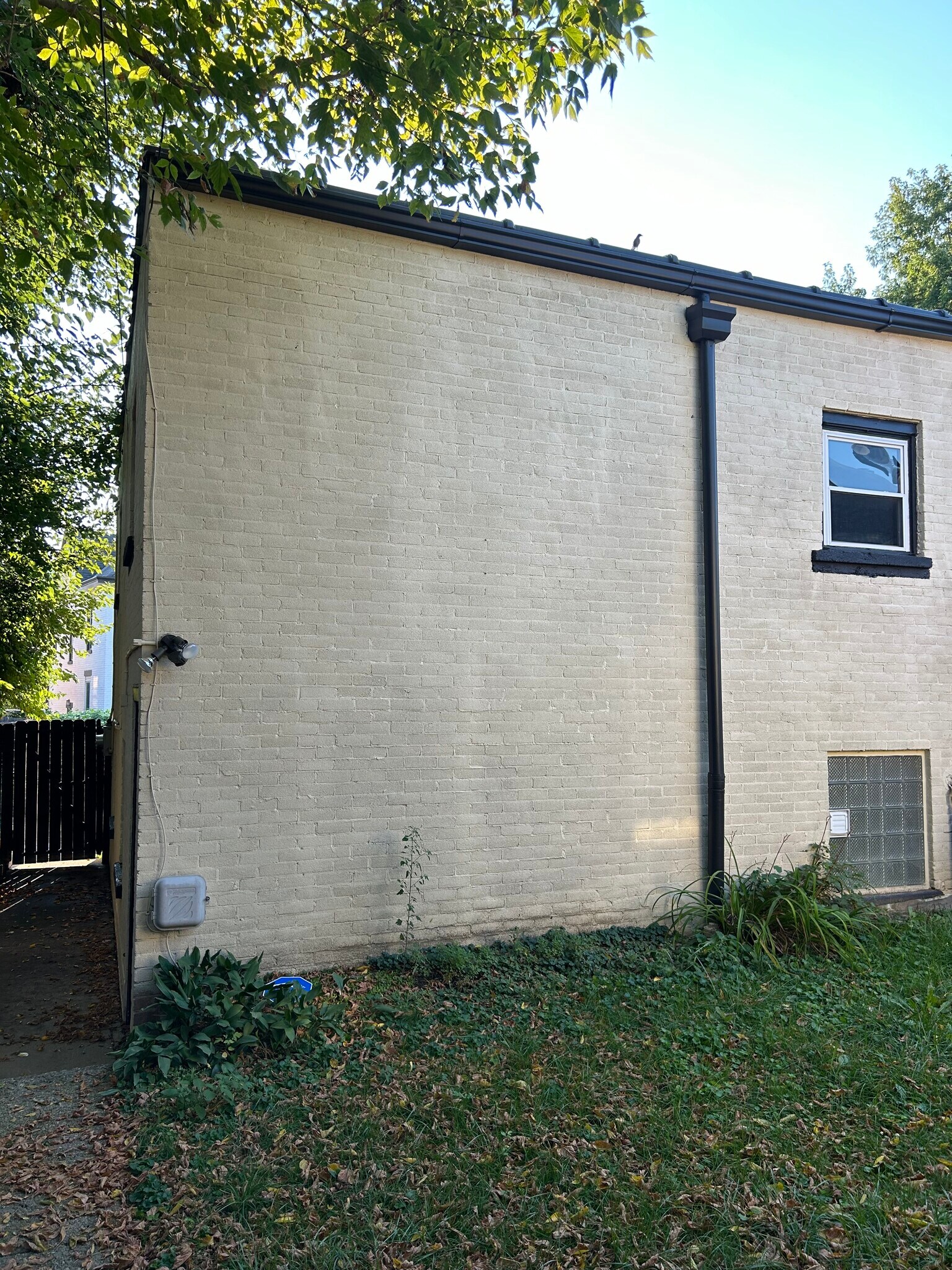 Building Photo - 1823 Russell St