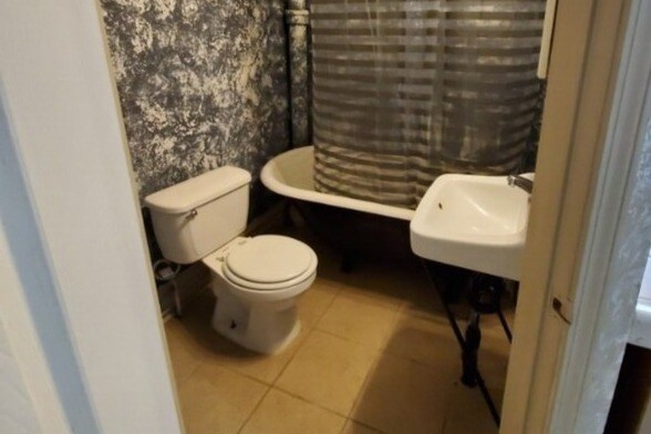 Building Photo - 2015 Bryan Ave