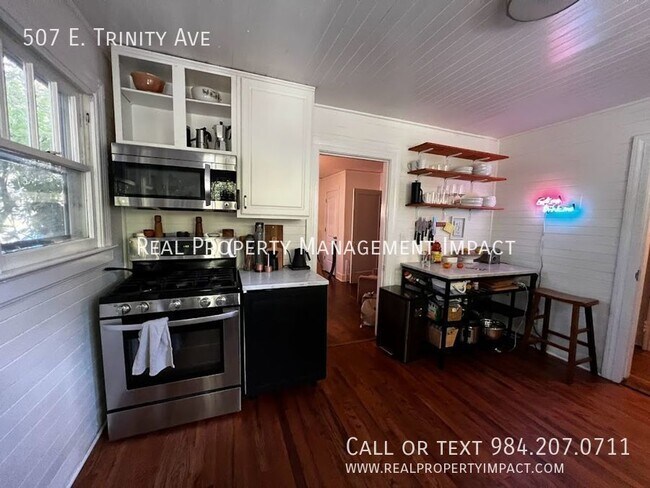 Building Photo - MOVE IN SPECIAL:  $200 OFF RENT Renovated,...