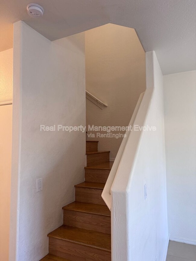 Building Photo - 3734 W Oregon Ave