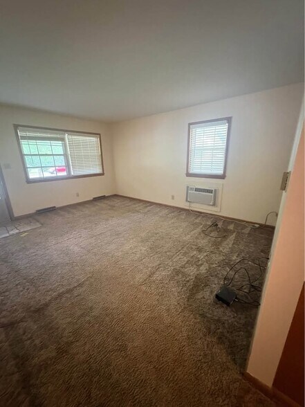Building Photo - 1258 E Elm St