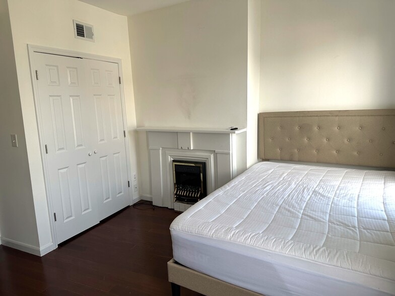 Building Photo - 395 2nd St