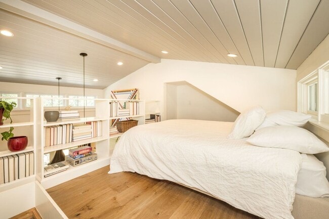 Building Photo - 6 Year "Young" Cottage w/ AC & Private Yard!