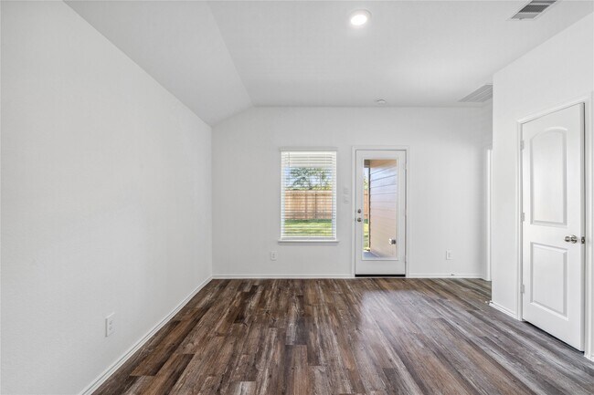 Building Photo - 5930 Hampton Vly Dr