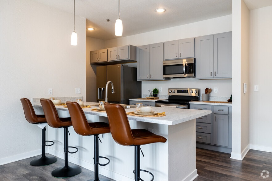 4BR, 4BA - 1,158SF - Kitchen - The Belleview - Student Friendly Housing