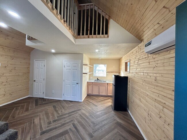 Building Photo - Highview Dr (MN)