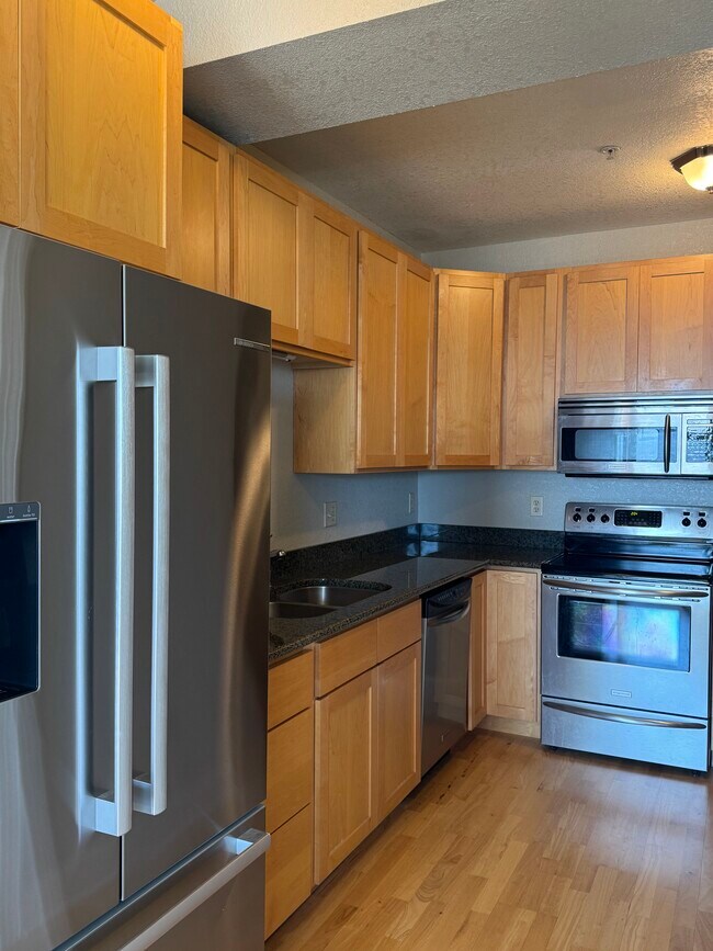 Building Photo - 606 W Wisconsin Ave