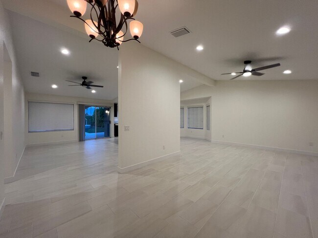 Building Photo - Gorgeous 3 bedrooms, 2 baths in highly desired North La Quinta