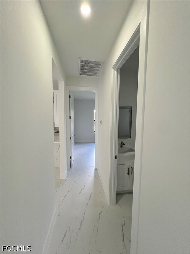 Building Photo - 2657 2nd Ave SE