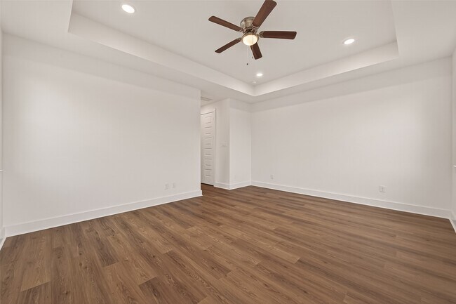 Building Photo - 1502 Hussion St