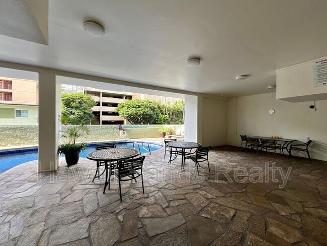 Building Photo - 445 Kaiolu St