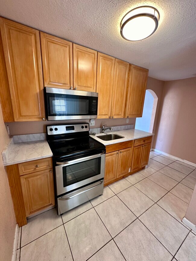 Building Photo - 816 20th St