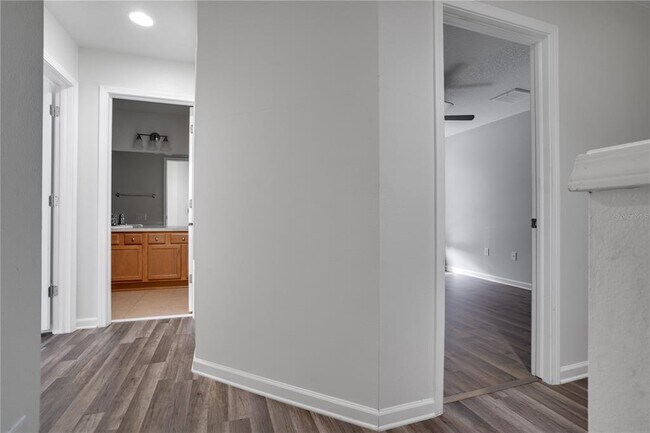 Building Photo - 2219 Snow Flake Pl