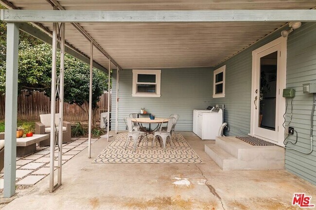 Building Photo - 3179 Perlita Ave