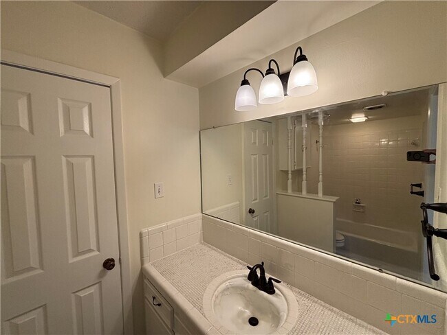 Building Photo - 107 Yorkshire Ln