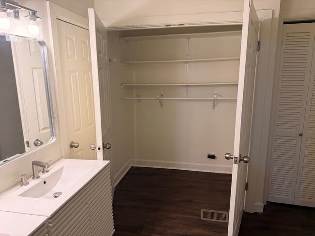 Building Photo - 1213 N 32nd Ave