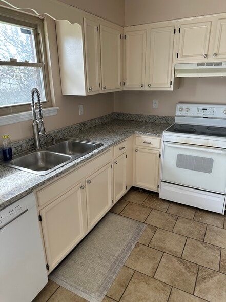 Building Photo - 3320 Pittman Creek Ct