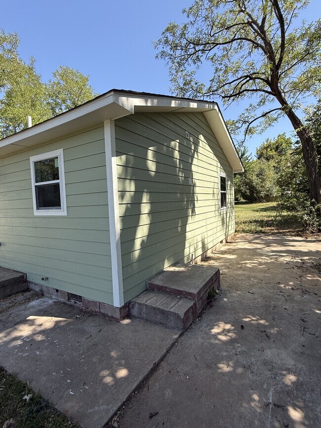 Building Photo - 108 Glenhaven Dr