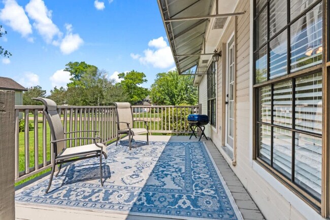 Building Photo - 553 Westhaven Blvd