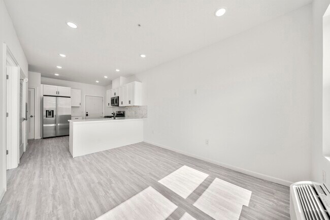 Building Photo - 51 E Main St