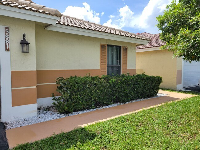 Building Photo - 5881 Chester Ln