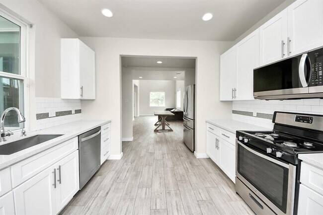 Building Photo - 4228 Bellfort Ave