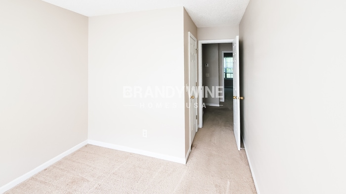 Building Photo - 6342 Hickory Ln Cir