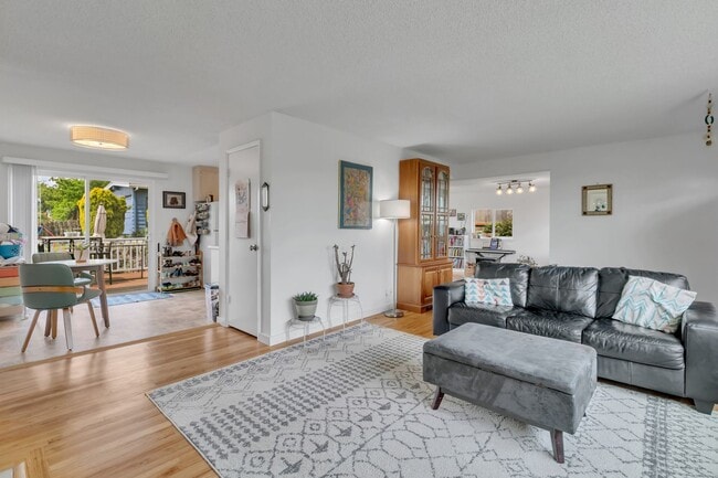 Building Photo - Panoramic View Living in Des Moines
