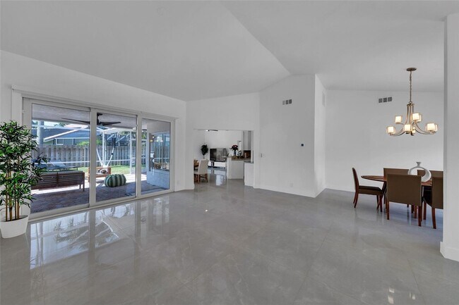 Building Photo - 9585 Carousel Cir S