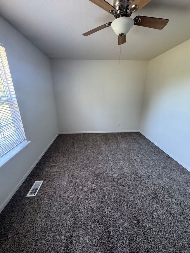 Building Photo - 2681-2683 E Oakbrook Dr