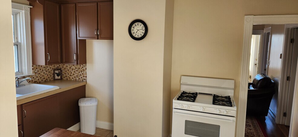 Building Photo - 1320 Cranston St