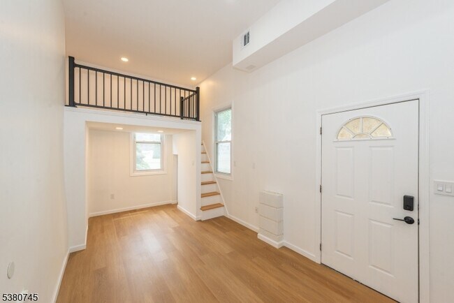 Building Photo - 73 Clinton Pl