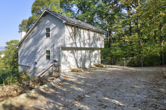 Building Photo - 1315 E. Main St Ext