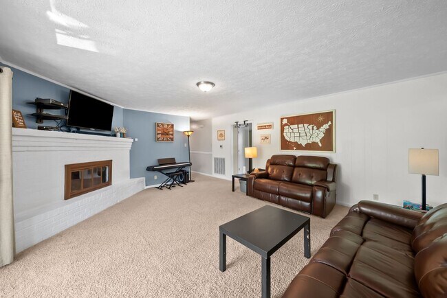 Building Photo - 3611 Bahama Dr
