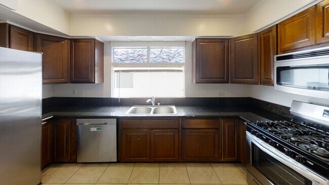 Building Photo - Nice Patio, Private Yard on Mary Lane! (Le...