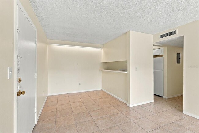 Building Photo - 905 W Oak Ridge Rd