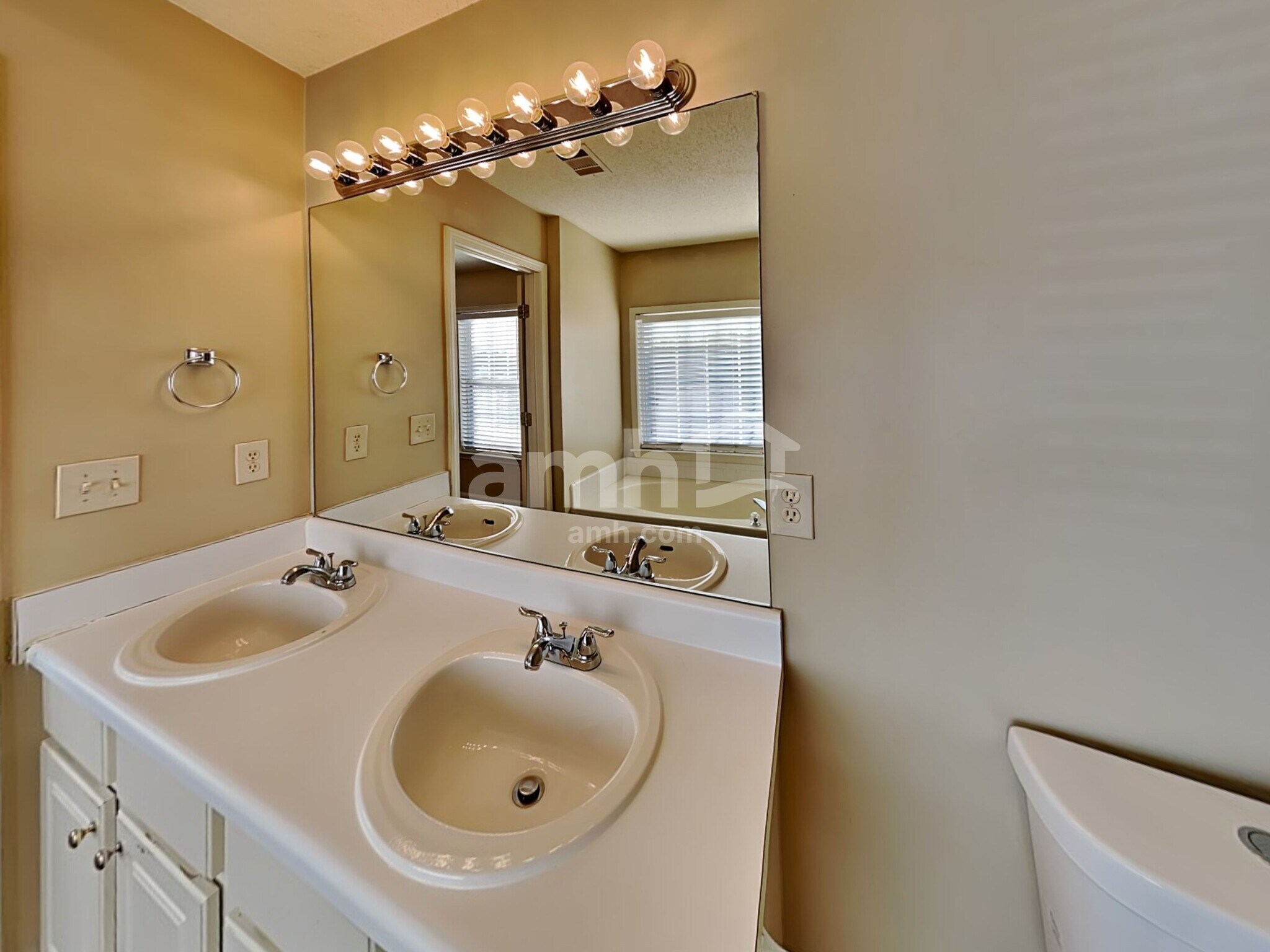 Building Photo - 421 Darter Dr NW