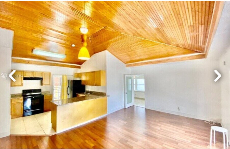 Building Photo - 12780 Westview Dr