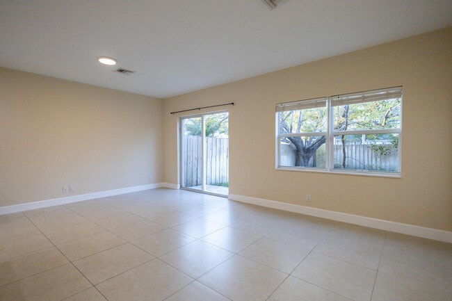 Building Photo - 12437 Westhampton Cir