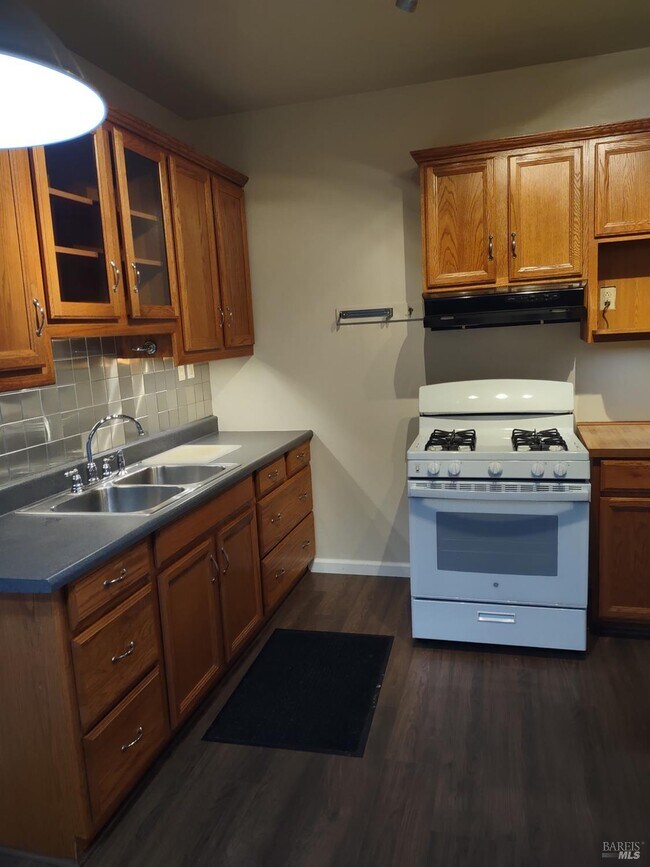 Building Photo - 16 Frances St