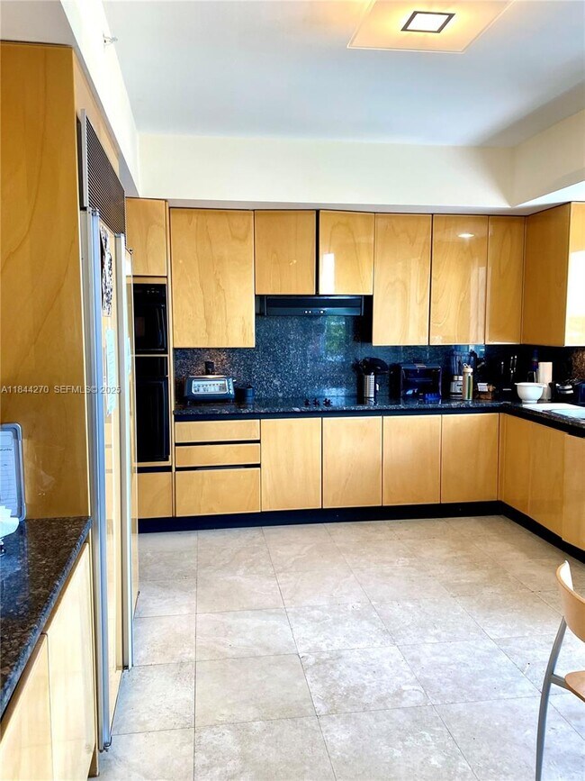 Building Photo - 785 Crandon Blvd