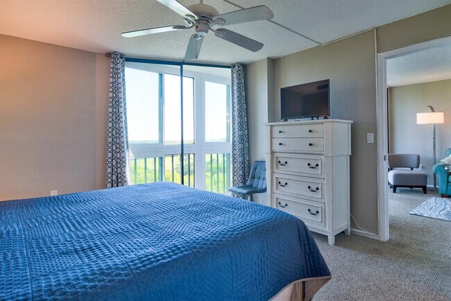 Building Photo - 900 Cove Cay Dr